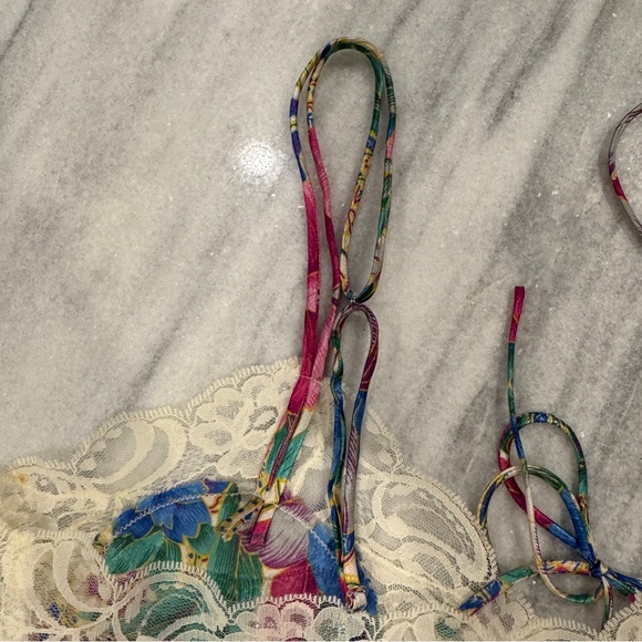 Vintage Y2K Victoria’s Secret Floral Lace Trim‎ Camisole Top Gold Label Romantic - Picture 6 of 9